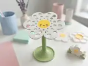 Papatya formlu fırça organizeri, yeşil ayaklı