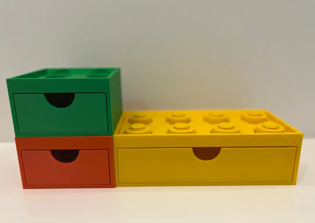 Yeşil, turuncu ve sarı blok organizer kutuları yan yana