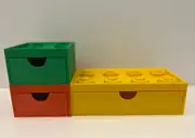 Yeşil, turuncu ve sarı blok organizer kutuları yan yana