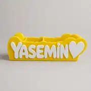 Sarı kişiye özel masaüstü organizer, isimli ve kalpli
