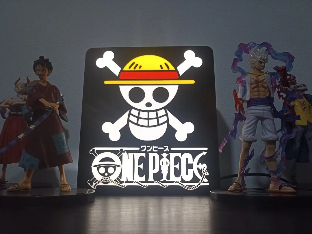 One Piece lamba anime figürleri yanında, oyun odası