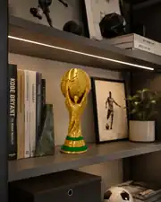 Dünya kupası dekoru kitaplık rafında, futbolsever odası