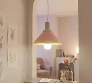 Pastel sarkıt avize çocuk odasında yanarken