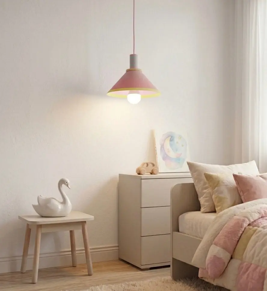 Pembe sarkıt avize yatak odasında, pastel dekor