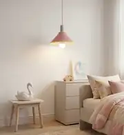 Pembe sarkıt avize yatak odasında, pastel dekor